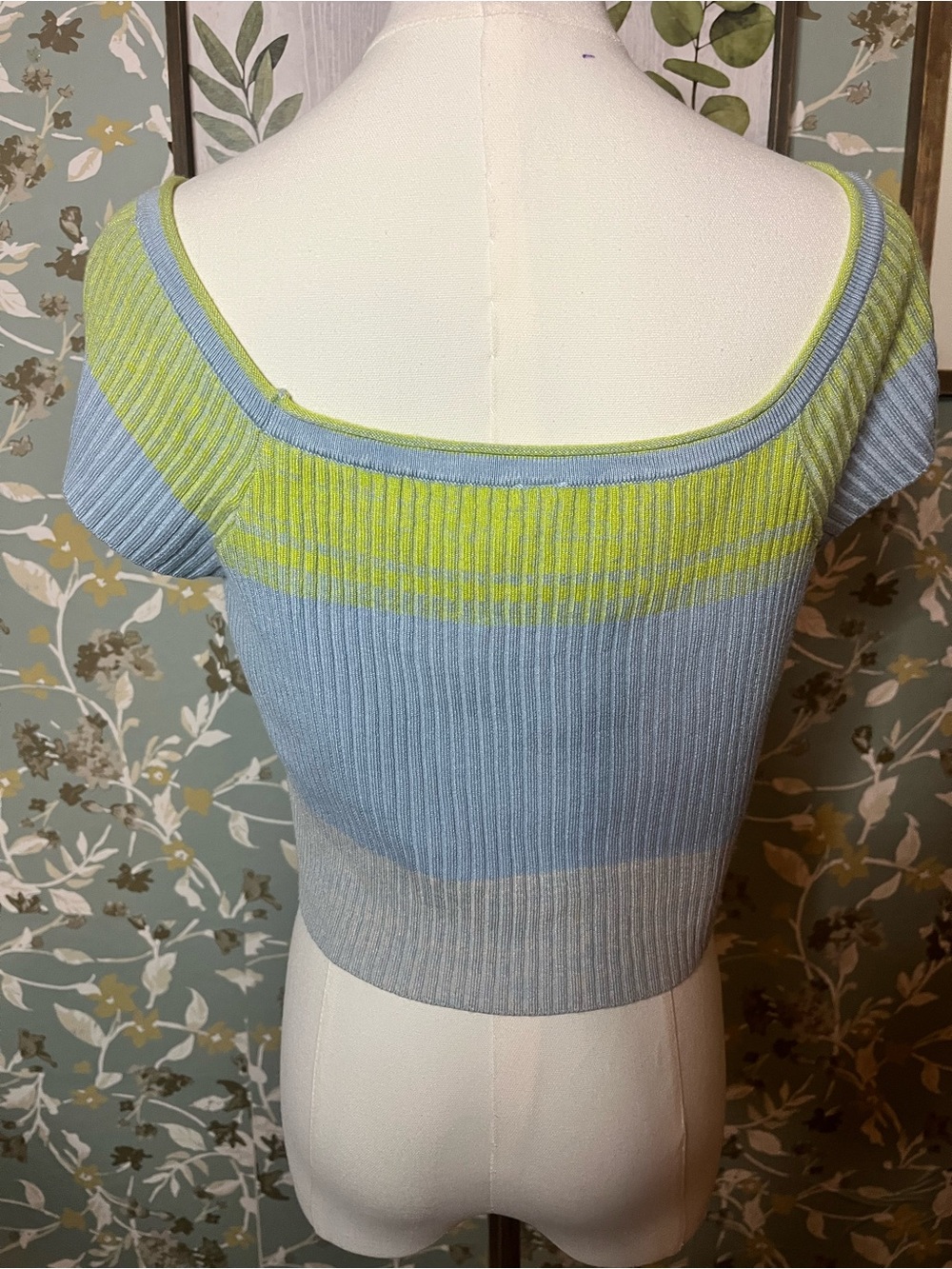 Daily Practice Ribbed Knit Cropped Top Large - Picture 4 of 5